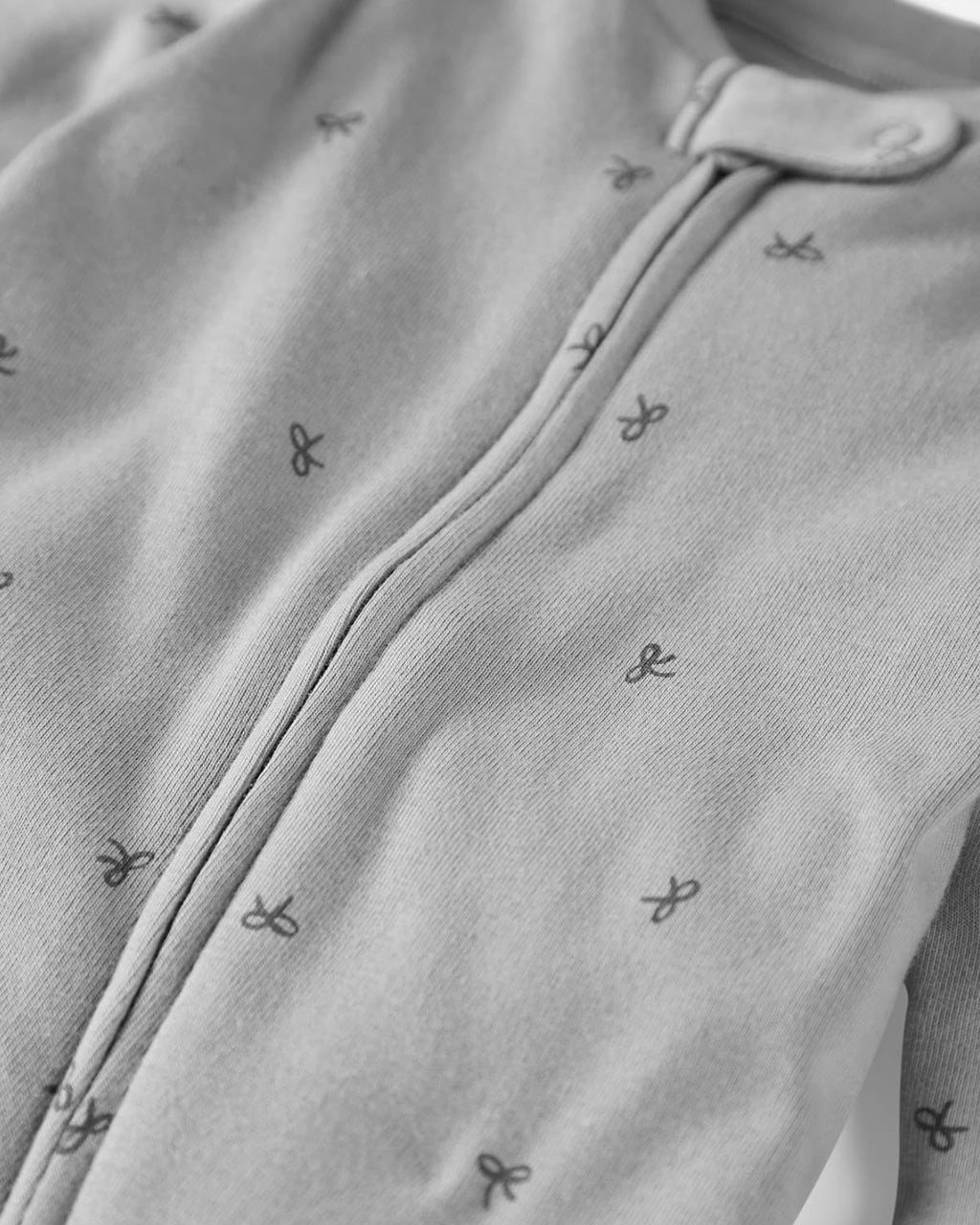 Pijama Suave con Estampado Gray Bow Bebé Niña