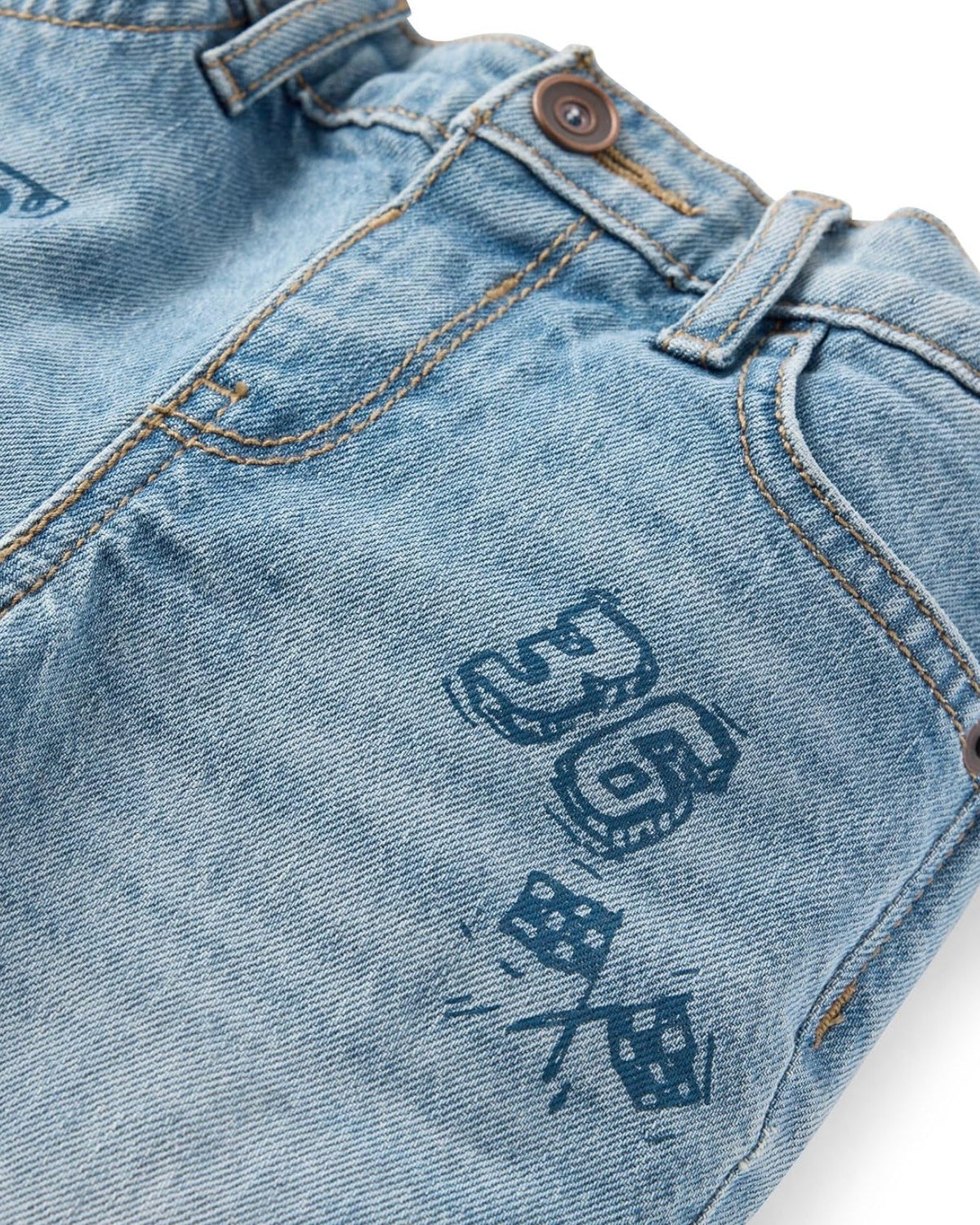 Jeans Holgados Estilo Años 90 con Estampado de Coche de Carreras