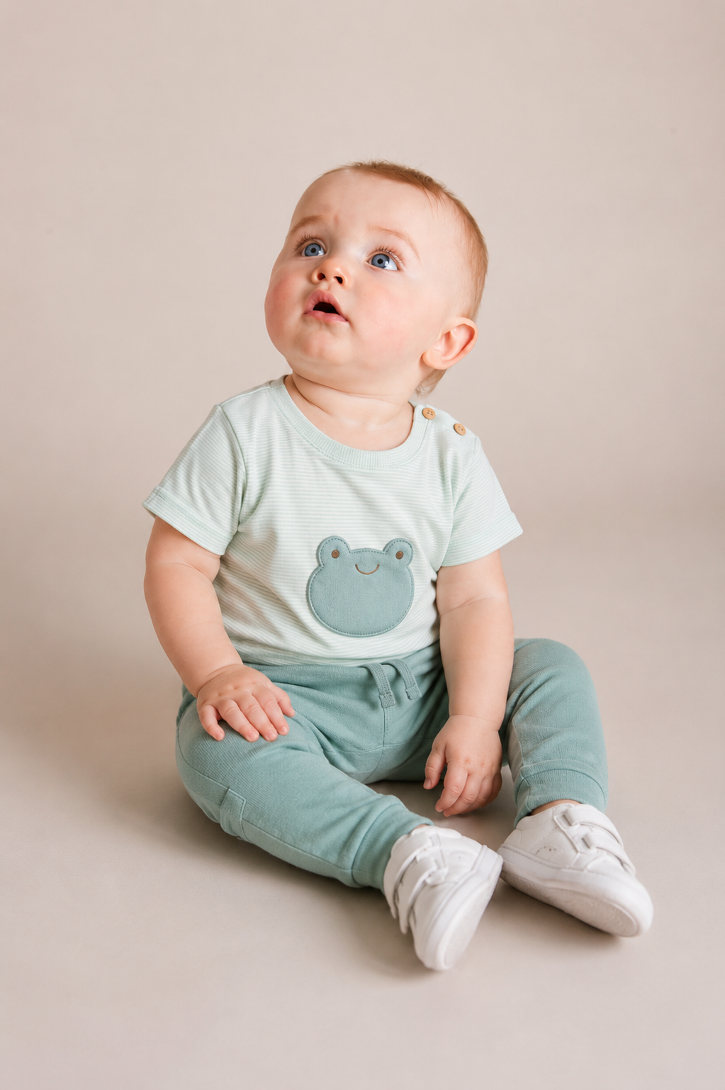 Conjunto Green Frog Camiseta + Pantalón + Babero Bebé Niño